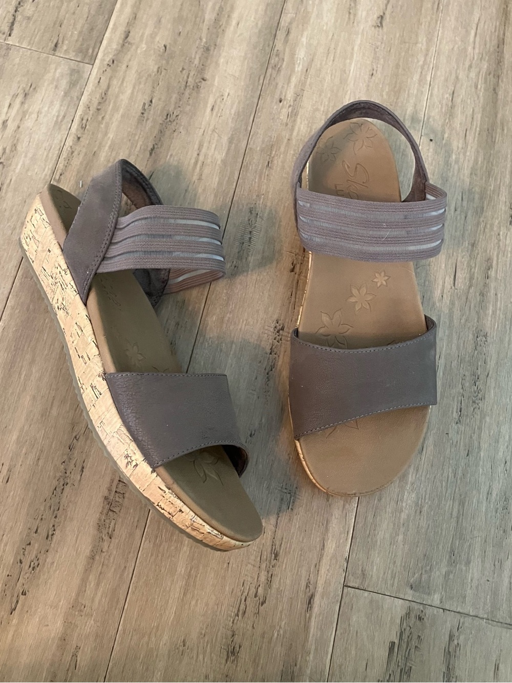 Skechers beige slingback women’s sandals size 8